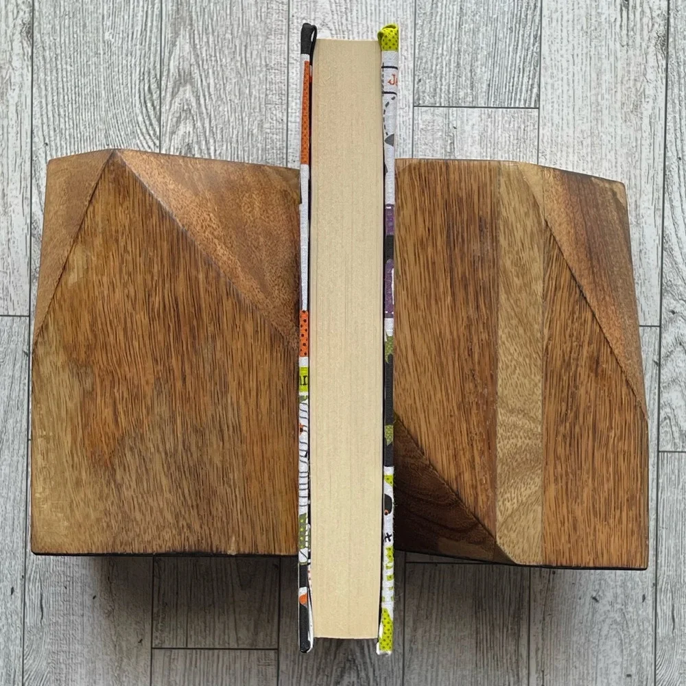 New Halloween Linen Wrapped Decorative Book Mummy Boo Hand-Wrapped Spooky Decor - Picture 5 of 7